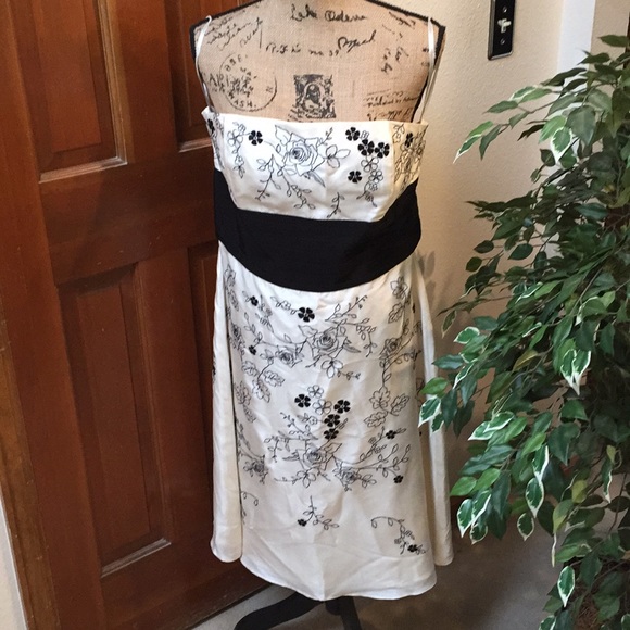 White House Black Market Dresses & Skirts - White House/ Black Market dress🎈🎈🎈